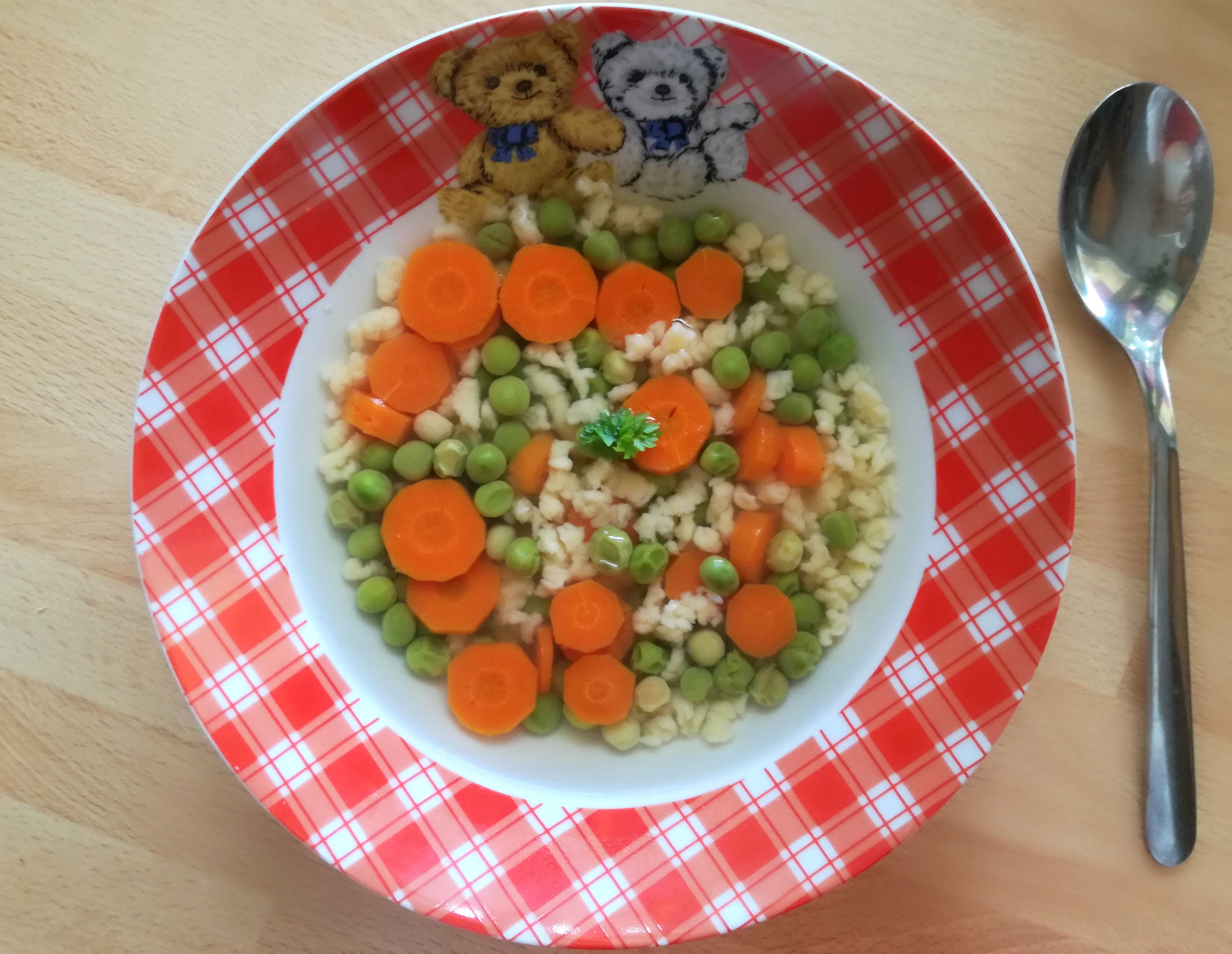 Zeleninová polievka s mrkvou a hráškom